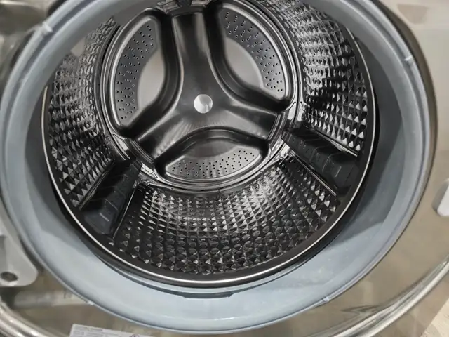 WOW Samsung 27' Stainless Steel Frontload Stackable Washer Dryer - Photo 4