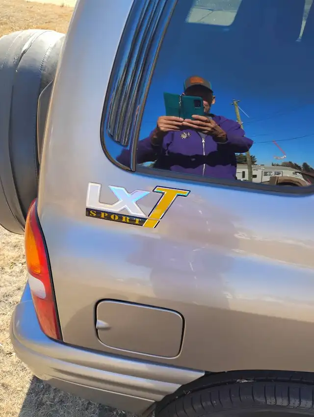 2003 Chevy Tracker 5 speed Standard 4X4 - Photo 2