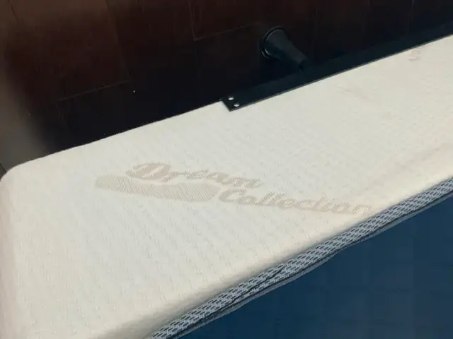 LIT ET BASE EN METAL QUEEN NEUF