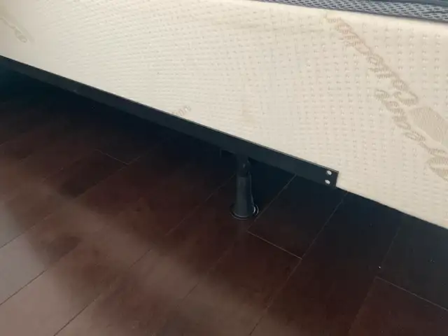 LIT ET BASE EN METAL QUEEN NEUF - Photo 2