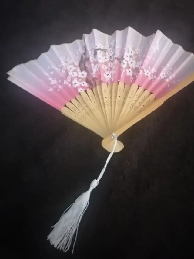 Decorative pink fan - Photo 2