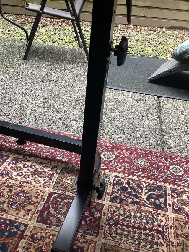 Height adjustable table on wheels with locking brakes - Photo 4