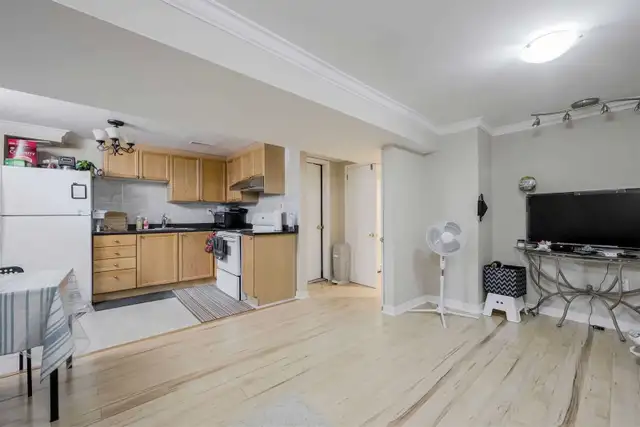 Clean and spacious basement apartment available - Photo 2