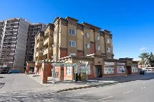 TOP FLOOR CORNER UNIT CLOSE TO DOWNTOWN KELOWNA!