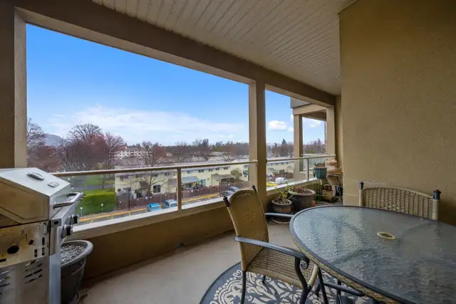 TOP FLOOR CORNER UNIT CLOSE TO DOWNTOWN KELOWNA! - Photo 2