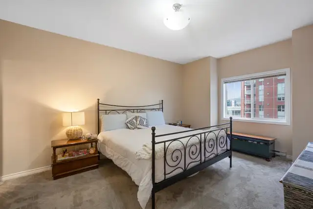 TOP FLOOR CORNER UNIT CLOSE TO DOWNTOWN KELOWNA! - Photo 6