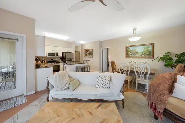 TOP FLOOR CORNER UNIT CLOSE TO DOWNTOWN KELOWNA! - Photo 8