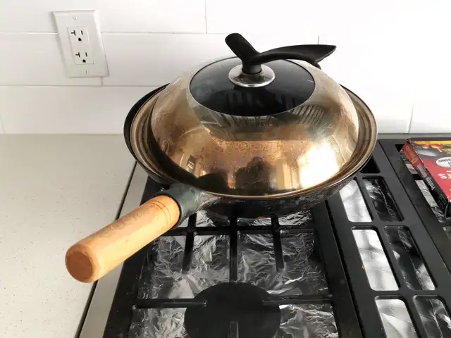 New 16" inch wok with stainless steel lid