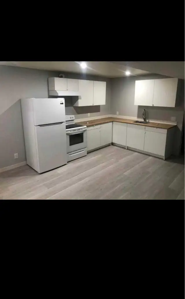 Room available for rent in a basement suite - Photo 2