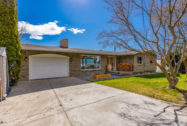 Lake Views Close to Beach & Downtown Kelowna! 2741 Benedick Road - Photo 2