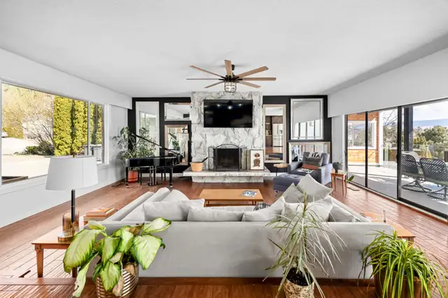 Lake Views Close to Beach & Downtown Kelowna! 2741 Benedick Road - Photo 4