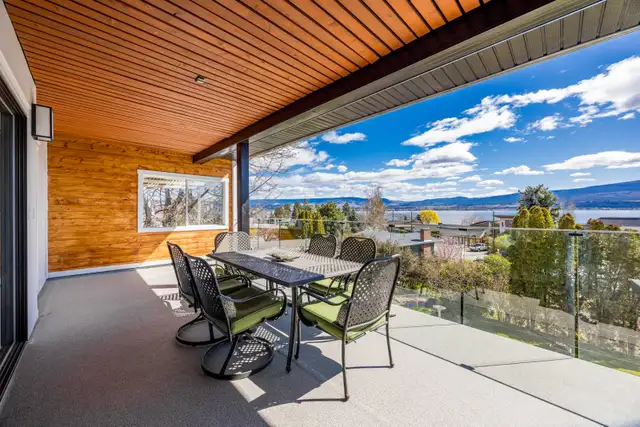 Lake Views Close to Beach & Downtown Kelowna! 2741 Benedick Road - Photo 5