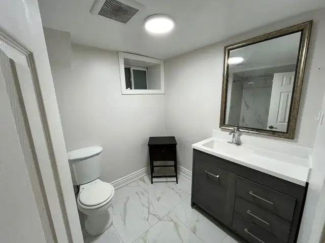 ~~ Port Credit Lakeshore area awesome basement! ~~ - Photo 9