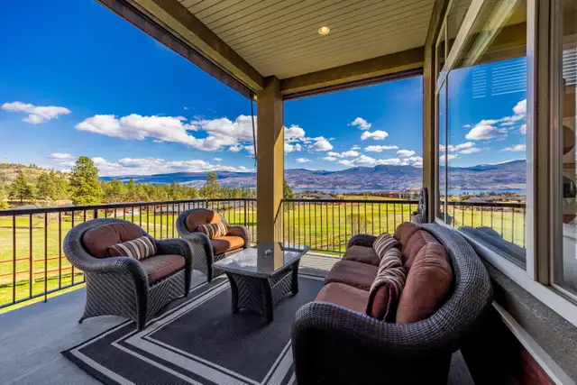 GOLF COURSE LIVING WITH LAKE VIEWS! 4124 Solana Place - Photo 3