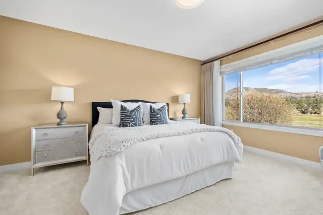 GOLF COURSE LIVING WITH LAKE VIEWS! 4124 Solana Place - Photo 7