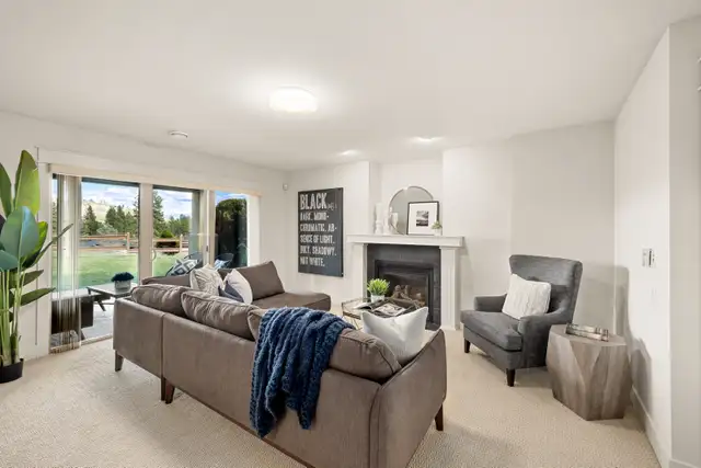 GOLF COURSE LIVING WITH LAKE VIEWS! 4124 Solana Place - Photo 8