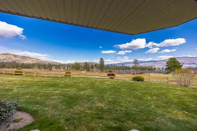 GOLF COURSE LIVING WITH LAKE VIEWS! 4124 Solana Place - Photo 9