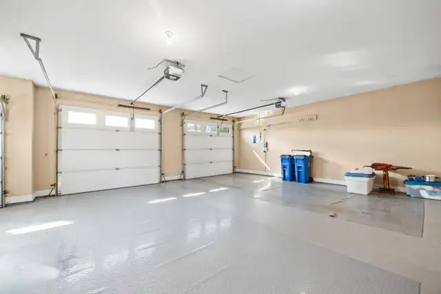 GOLF COURSE LIVING WITH LAKE VIEWS! 4124 Solana Place - Photo 10