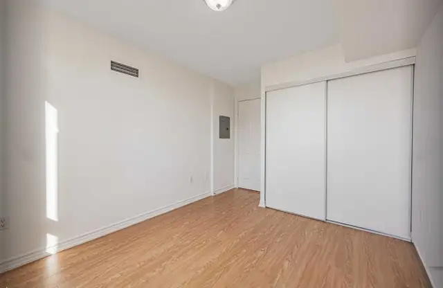 Accommodation near Scarborough Town Center - Photo 2