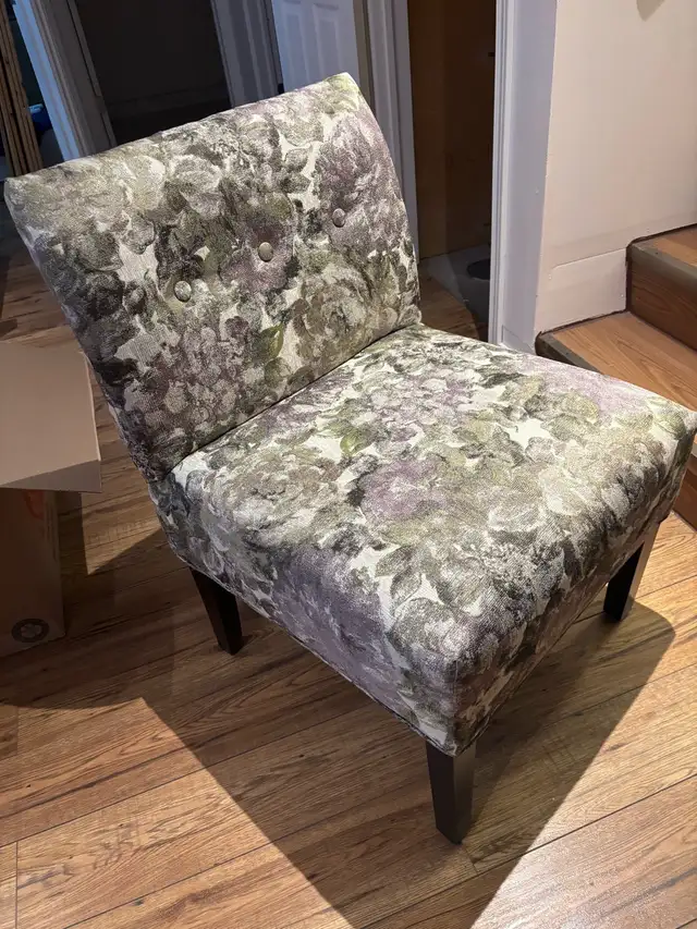 FLORAL ACCENT CHAIR