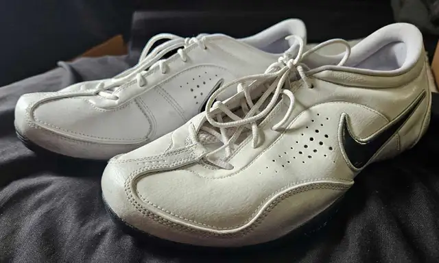 Nike Air Series - Men's 11.5 - Photo 6