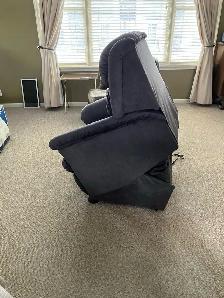 La Z Boy  Recliner Lift Chair