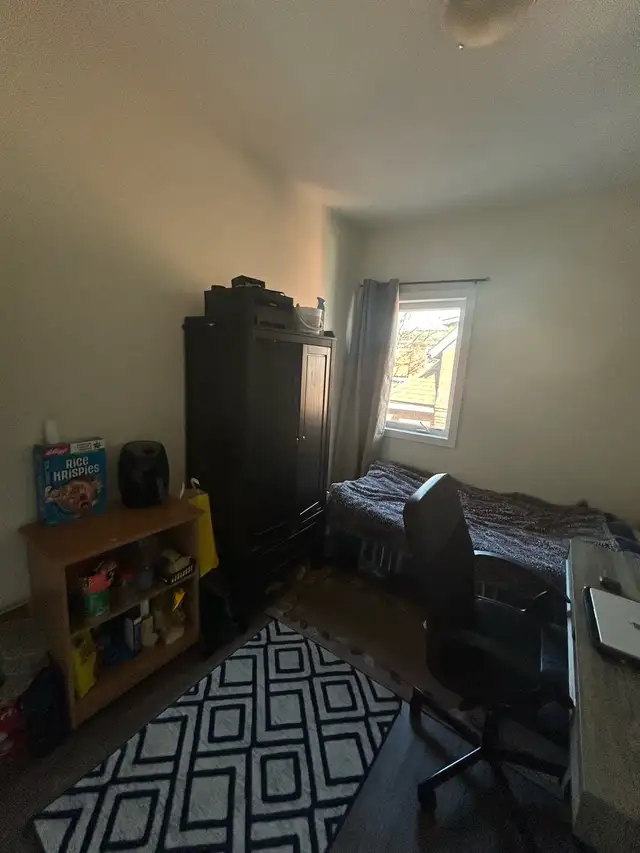 Room for Rent (Summer Sublet) Male only - Photo 2