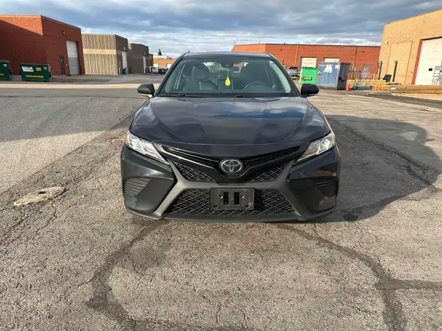 2019 TOYOTA CAMRY SE AUTOMATIC 4 CYLINDERS 2.5L LEATHER 2 KEYS - Photo 2
