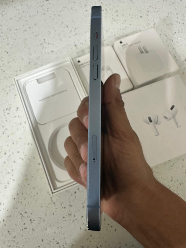 iPhone 14 PLUS 128gb 88% batt. health Airpods/Adapter/Delivery - Photo 5
