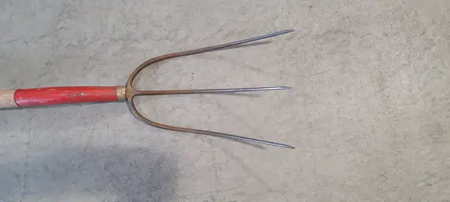 PITCH FORK (HAY FORK) – 3 TINE – TRUE TEMPER - Photo 3