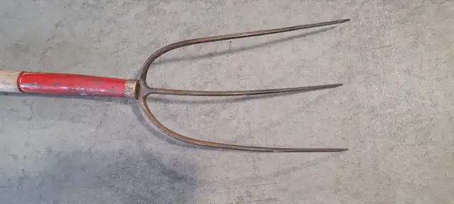 PITCH FORK (HAY FORK) – 3 TINE – TRUE TEMPER - Photo 4