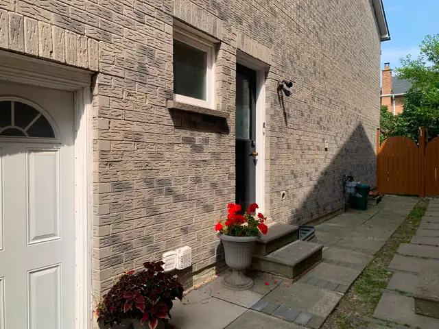 Rental Two  Bedroom Gorgeous  Unit Richmond Hill