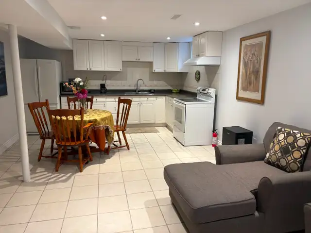 Rental Two  Bedroom Gorgeous  Unit Richmond Hill - Photo 4