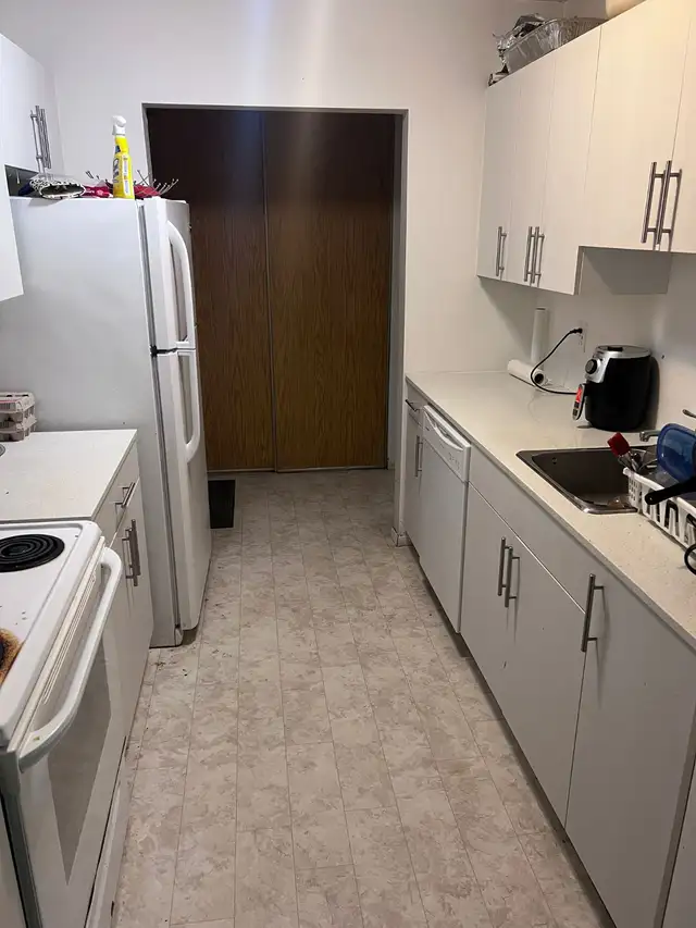 Single Room occupancy for rent in 936 Chancellor Drive - Photo 5