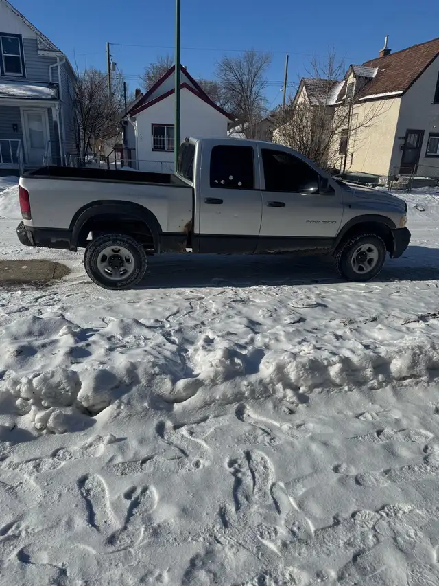 2004 Dodge Ram 1500 SLT QuadCab 4x4. - Photo 3
