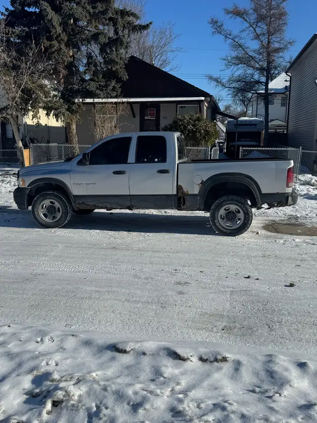 2004 Dodge Ram 1500 SLT QuadCab 4x4. - Photo 4