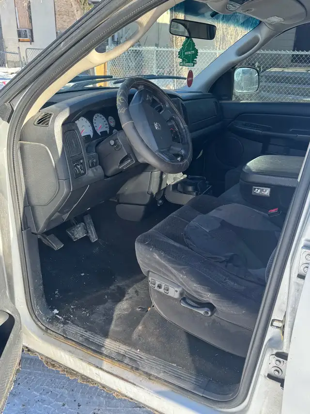 2004 Dodge Ram 1500 SLT QuadCab 4x4. - Photo 6