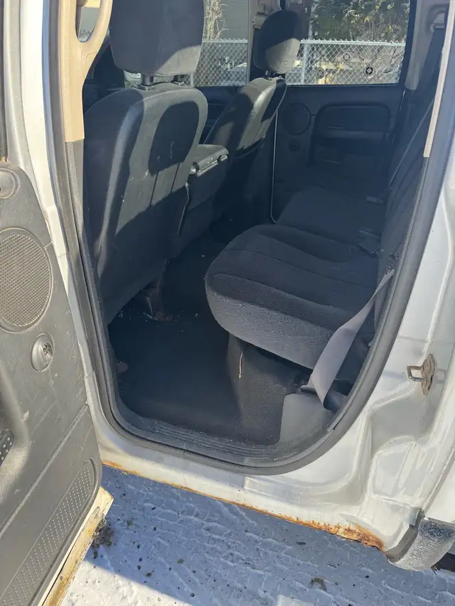 2004 Dodge Ram 1500 SLT QuadCab 4x4. - Photo 8