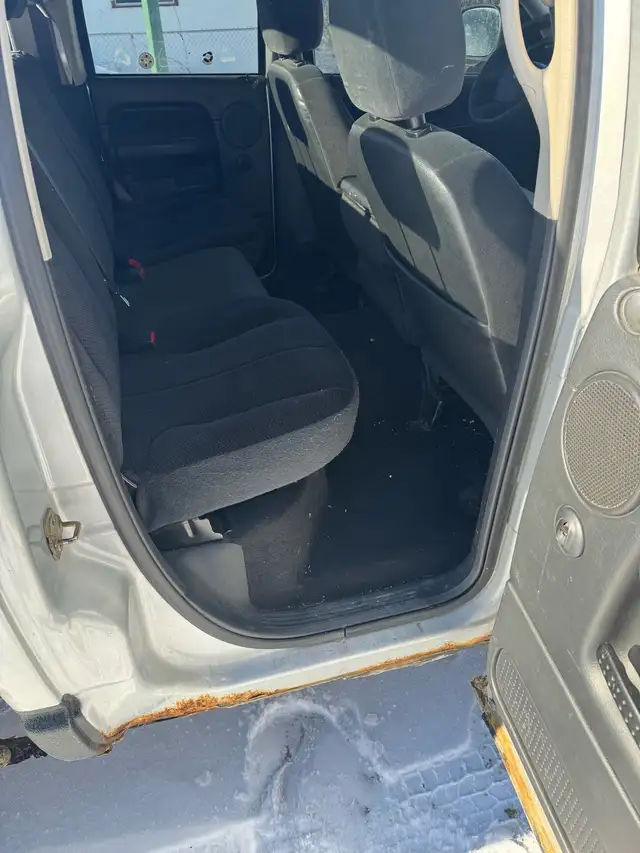 2004 Dodge Ram 1500 SLT QuadCab 4x4. - Photo 9