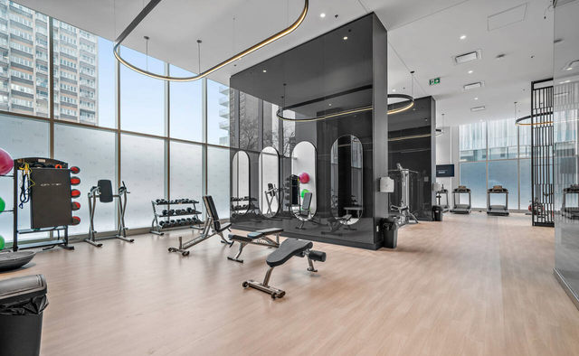 DOWNTOWN MTL FURNISHED EXECUTIVE CONDO, POOL, GYM - Photo 9