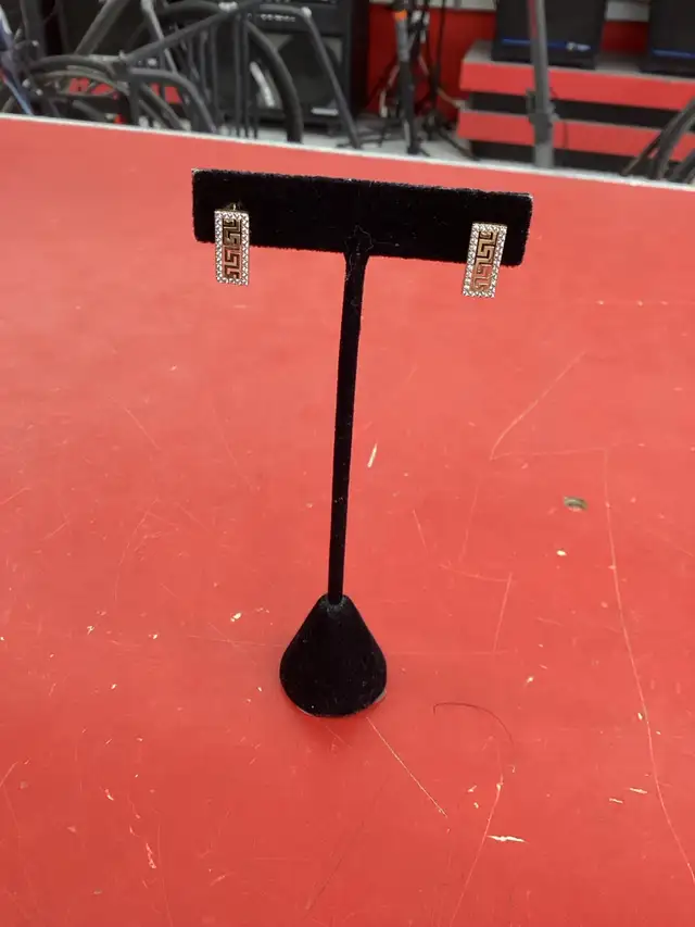 boucle d’oreille rectangulaire en or