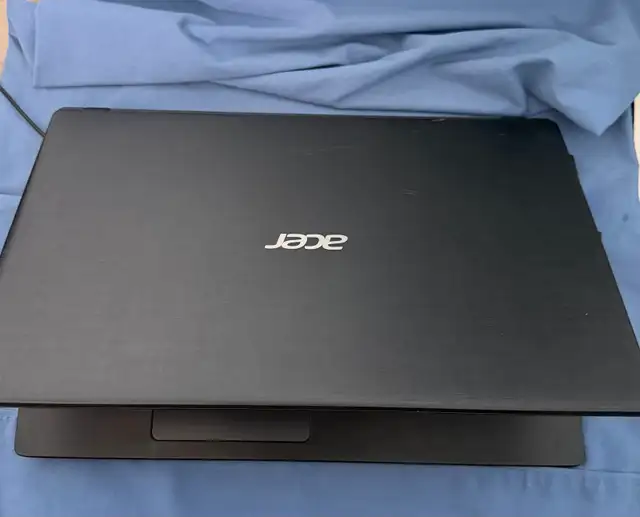 Acer laptop 1TB HDD 8GM Ram 15"