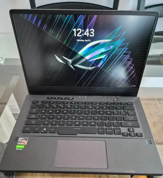 Asus Zephyrus G14 Ryzen 7 - 24GB, 1TB, GTX1650 4GB Win 11 & Dock