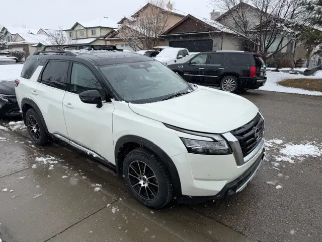2022 Nissan Pathfinder Platinum
