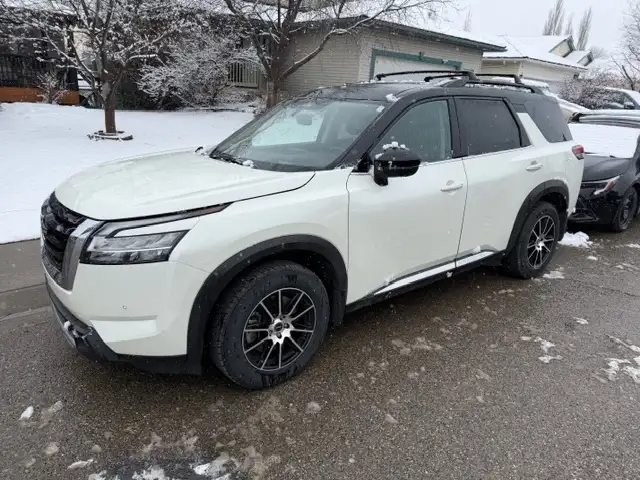 2022 Nissan Pathfinder Platinum - Photo 2