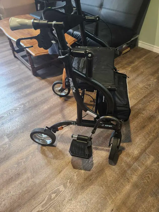 Rollator for sale. barely used, like new - Photo 2