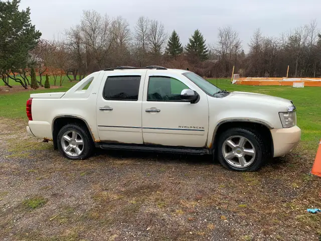 2010 Chevy avalanche