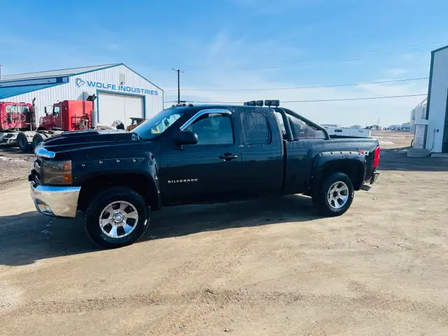 2012 Chevy Silverado 4x4 - Photo 3
