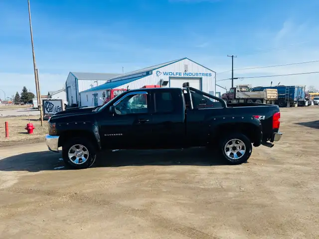 2012 Chevy Silverado 4x4 - Photo 4
