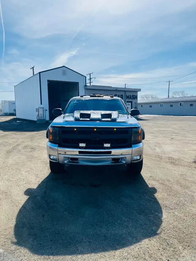 2012 Chevy Silverado 4x4 - Photo 5